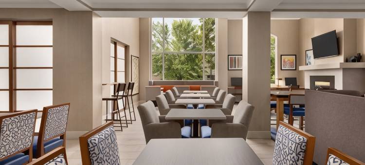 智选假日套房酒店奥本 - 大学区(Holiday Inn Express & Suites Auburn - University Area)图片