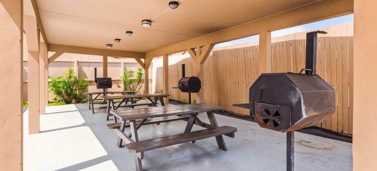 卡里索斯普林斯贝斯特韦斯特优质套房酒店(Best Western Plus Carrizo Springs Inn  Suites)图片