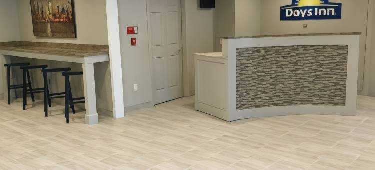 塞勒斯堡温德姆戴斯套房酒店(Days Inn & Suites by Wyndham Sellersburg)图片