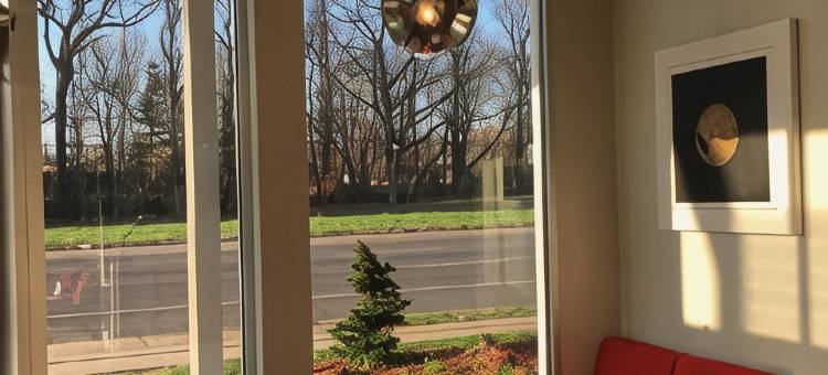 罗克维尔中心华美达酒店(Ramada by Wyndham Rockville Centre)图片