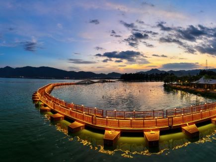 昆明滇池綠道草海浮橋開放