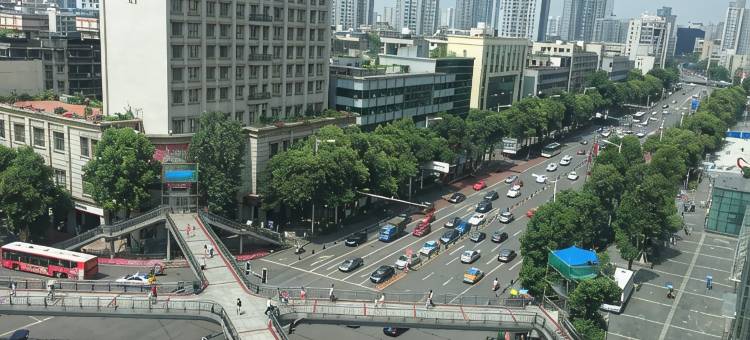 百大假日酒店(绵阳高铁站凯德广场店)图片