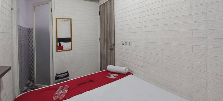 红门酒店@豪华民宿-近阿罗哈瓦鲁泗水(RedDoorz at Luxury Homestay Near Aloha Waru Surabaya)图片