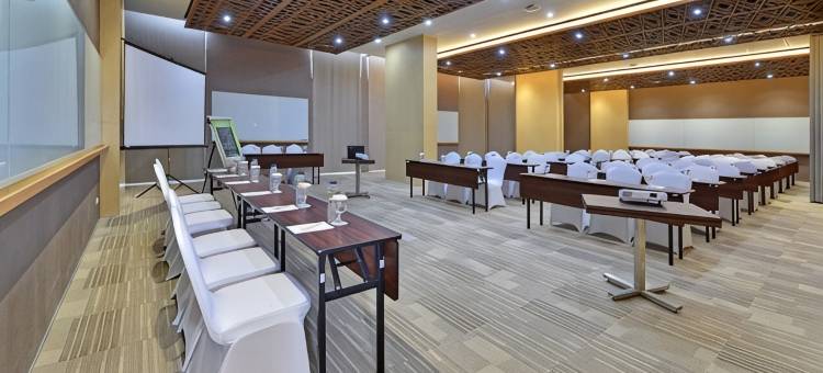 怀兹尊贵酒店酒店-巴东哈蒂布苏莱曼(Whiz Prime Hotel Khatib Sulaiman Padang)图片