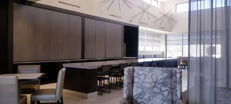 瓦瑞诺宾贝斯特韦斯特优质行政公寓(Best Western Plus Executive Residency Rigbys Water World Hotel)图片