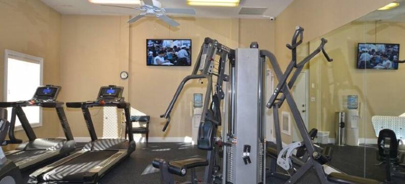 Stunning Shoreline Views and Luxurious Amenities - Exquisite Penthouse Escape图片