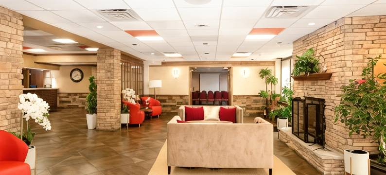 普利茅斯温德姆华美达酒店及会议中心(Ramada by Wyndham Plymouth Hotel & Conference Center)图片