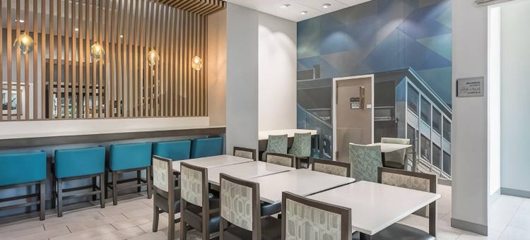 贝斯特韦斯特优质威尔克斯巴雷斯克兰顿优质机场酒店(Best Western Plus Wilkes Barre-Scranton Airport Hotel)图片