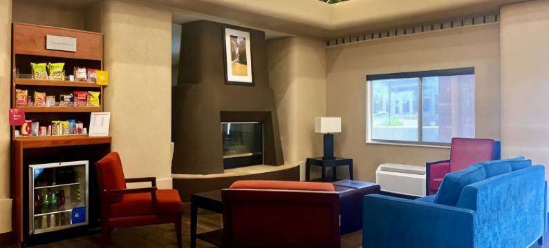 皮奥里亚体育馆舒适套房酒店(Comfort Suites Peoria Sports Complex)图片