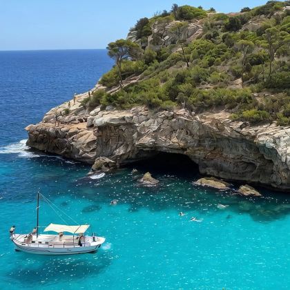 西班牙巴塞罗那+马略卡岛+格拉纳达+塞维利亚+马德里14日13晚私家团