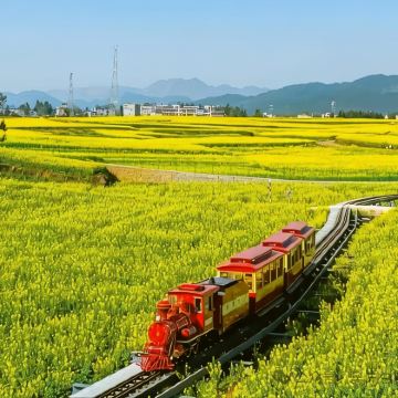 昆明+东川红土地+罗平+坝美世外桃源景区+普者黑景区+河口+蒙自+元阳+建水+弥勒9日8晚拼小团