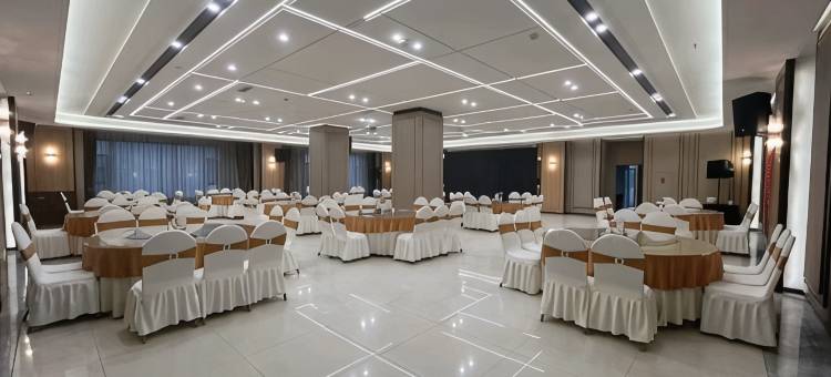 伊宁伊力花城大酒店(人民广场店)图片