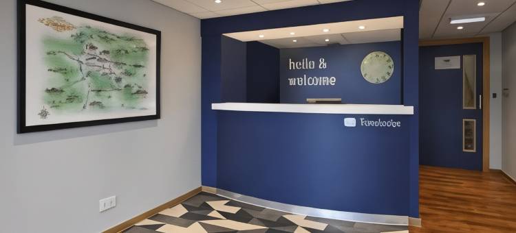 韦克菲尔德伍利北边M1旅客之家酒店(Travelodge Wakefield Woolley Edge M1 Northbound)图片