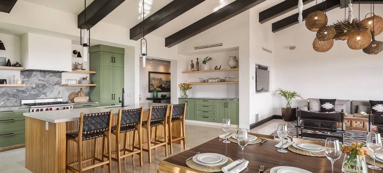 Penthouse Retreat with Breathtaking Ocean Views图片