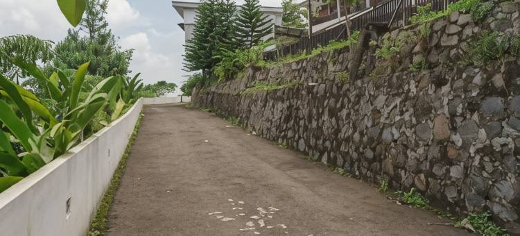 瑞德多兹普拉斯酒店 @ 洛达亚古农格力斯山(RedDoorz Plus @ Lodaya Gunung Geulis Puncak)图片