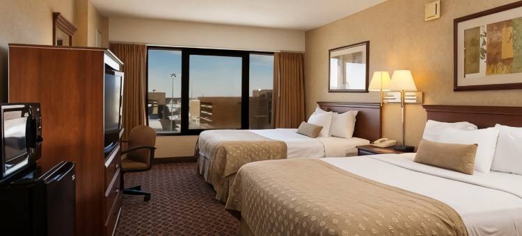 托皮卡市中心华美达酒店及会议中心(Ramada by Wyndham Topeka Downtown Hotel & Convention Center)图片