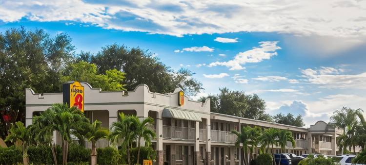 布雷登顿-萨拉索塔地区速8酒店(Super 8 by Wyndham Bradenton Sarasota Area)图片