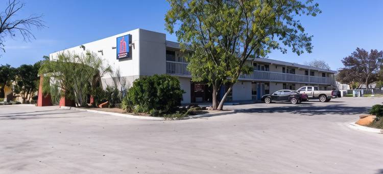 尤瓦尔迪6号汽车旅馆(Motel 6 Uvalde, TX)图片