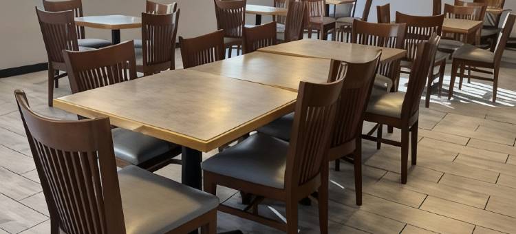 密尔沃基机场速8酒店(Super 8 by Wyndham Milwaukee Airport)图片