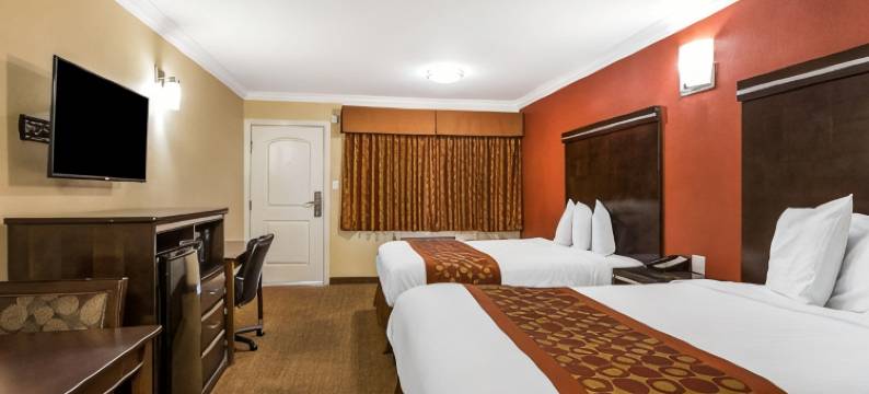 罗德威套房酒店-科罗娜(Rodeway Inn & Suites Corona)图片