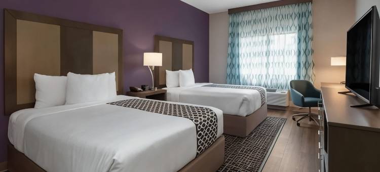 威奇托机场拉昆塔温德姆套房酒店(La Quinta Inn & Suites by Wyndham Wichita Airport)图片