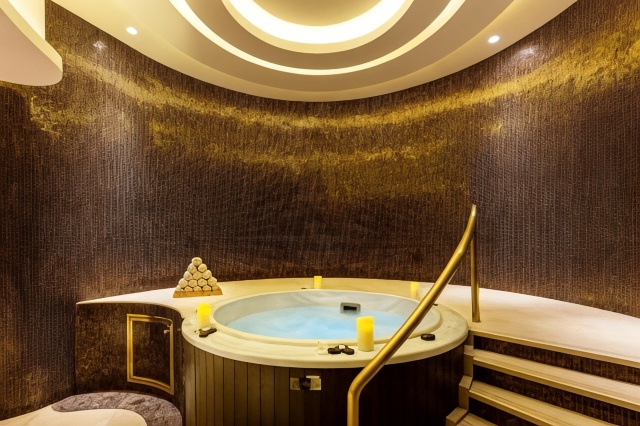 Ezdan Palace Hotel Hotel Overview