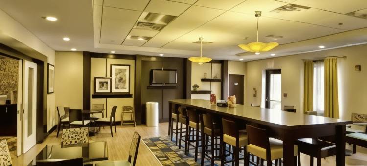 克利夫兰机场/米德尔堡高地欢朋套房酒店(Hampton Inn & Suites Cleveland-Airport/Middleburg Heights)图片
