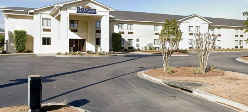 温特沃斯港温德姆呗盟酒店(Baymont by Wyndham Port Wentworth)图片