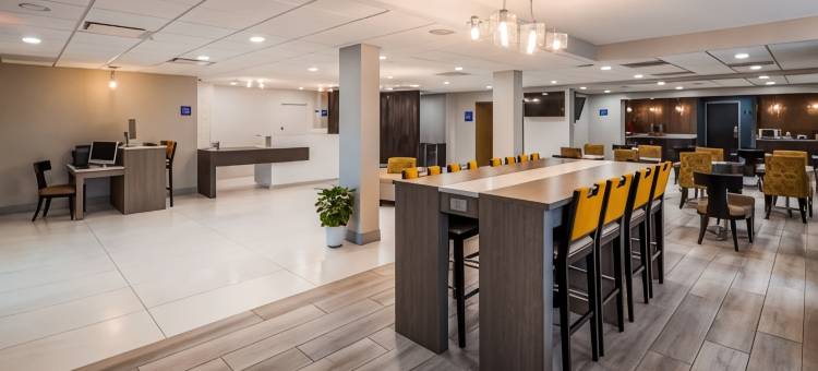 布卢明顿贝蒙特东贝斯特韦斯特优质套房酒店(Best Western Plus Bloomington East Hotel)图片