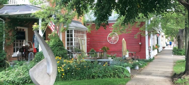 历史街区配有美丽花园的迷人小屋-步行5分钟到镇上(Charming Cottage in Historical Dist with Beautiful Gardens-5 Minute Walk to Town)图片