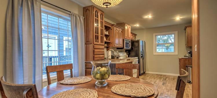 位置优越，靠近密歇根州立大学！迷人三卧2.5卫浴度假屋(Great location to MSU! Charming 3 bedroom, 2.5 bathroom house.)图片