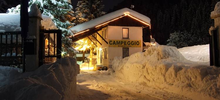 坎波多尔奇诺露营酒店(Campodolcino Camping)图片