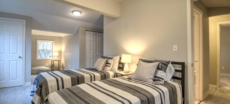 位置优越，靠近密歇根州立大学！迷人三卧2.5卫浴度假屋(Great location to MSU! Charming 3 bedroom, 2.5 bathroom house.)图片