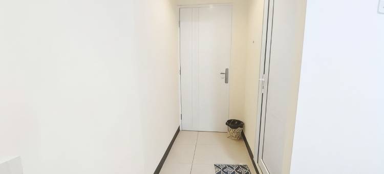 龙市酒店 - 近三邦利马三宝垄 - 美特拉酒店(Rons City Hotel Near Simpang Lima Semarang Mitra RedDoorz)图片