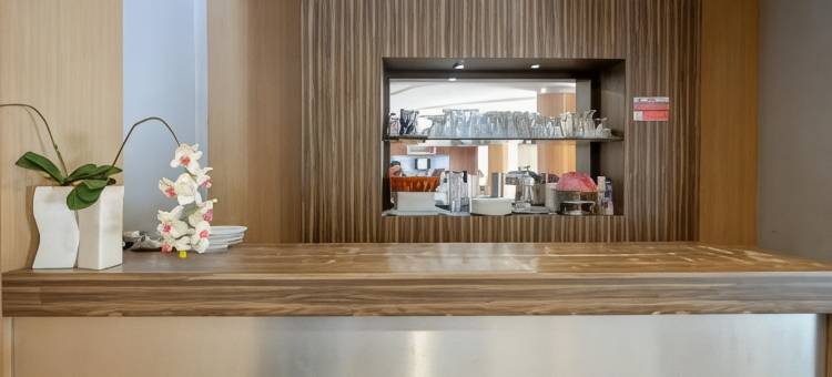 红多兹Plus酒店-近肯达里大陆酒店(RedDoorz Plus Near Hotel Benua Kendari)图片