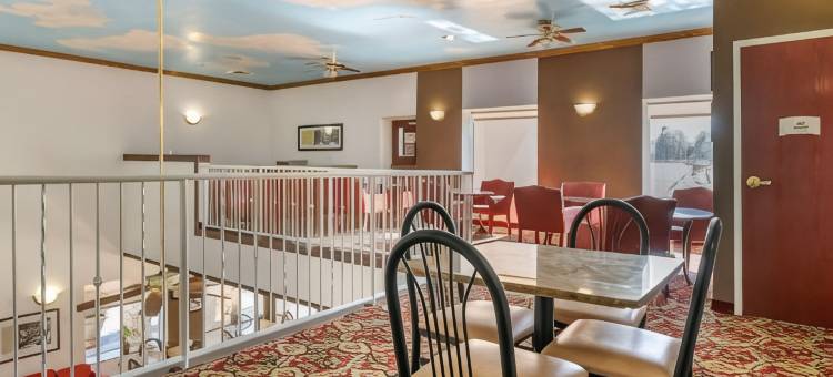 泽弗希尔斯-戴德城凯艺酒店(Quality Inn Zephyrhills-Dade City)图片