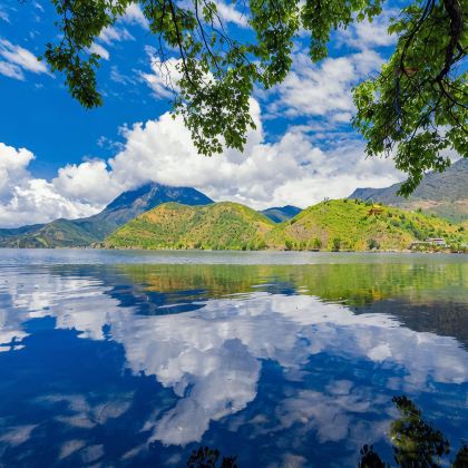 四川凉山邛海+螺髻山+螺髻九十九里温泉瀑布风景区+香格里拉湖+康坞大寺+玛娜茶金观景台+木里大寺+云南丽江泸沽湖+攀枝花攀枝花公园+大渡河金口大峡谷景区+乐山濠上大桥9日8晚私家团