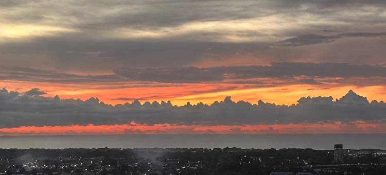 K Avenue 日落机场景 - 免费停车(K Avenue Sunset Seaview, KK Airport View - Free Parking)图片