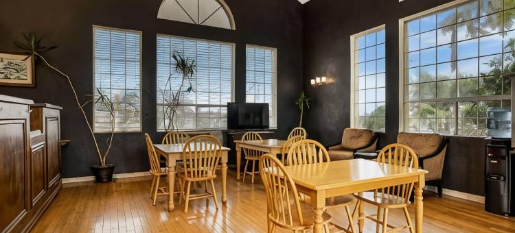 奥本温德姆速8酒店(Super 8 by Wyndham Auburn)图片