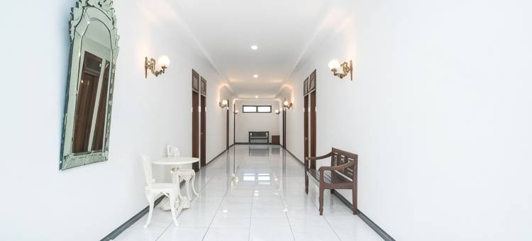 瑞德多兹加 @ 苏里亚索罗酒店(RedDoorz Plus at Hotel Surya Solo)图片