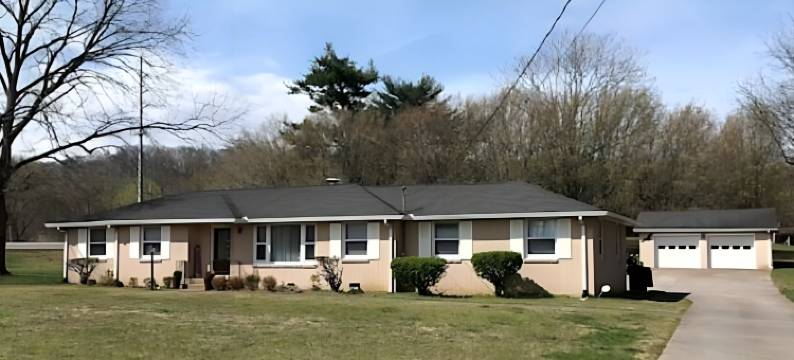 Farmhouse Style Nashville Stay with Hot Tub, Games, Fire Pit, Family Friendly图片