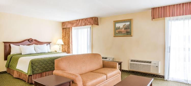 萨顿弗雷伍德戴斯套房酒店(Days Inn & Suites by Wyndham Sutton Flatwoods)图片