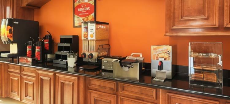 桥市/奥兰奇凯艺套房酒店(Quality Inn & Suites Bridge City Orange)图片