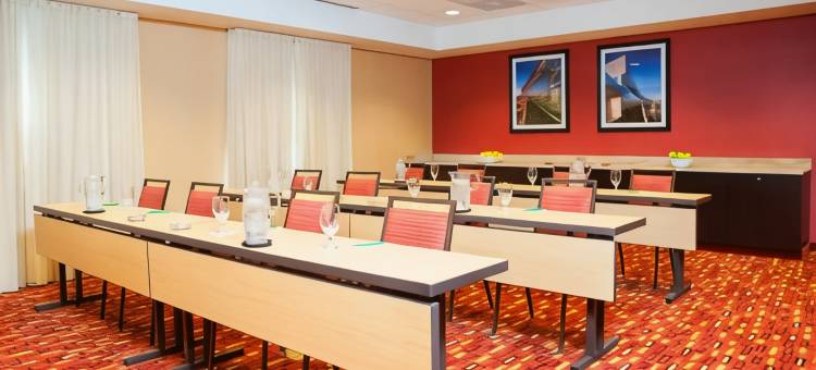 皮奥里亚市中心万怡酒店(Courtyard Peoria Downtown)图片