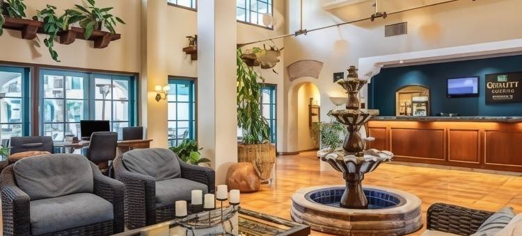圣路易斯奥比斯波品质酒店(Quality Suites Downtown San Luis Obispo)图片