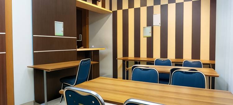 红多兹酒店-近查亚普拉港(RedDoorz Near Pelabuhan Jayapura)图片