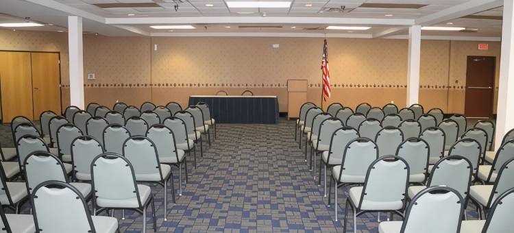 布里奇波特戴斯套房酒店-克拉克斯堡(Days Inn & Suites by Wyndham Bridgeport - Clarksburg)图片