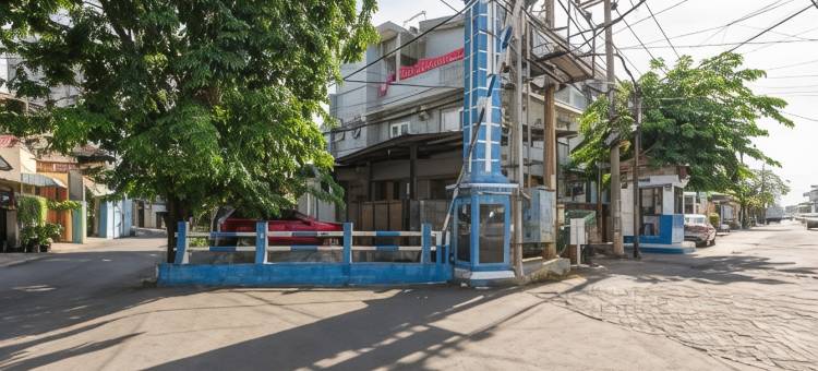 红多兹酒店-近威达曼陀罗大学(RedDoorz Near Widya Mandala University)图片