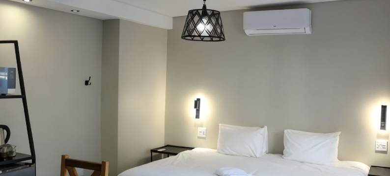 豪华高地旅馆(Luxury Heights Bed and Breakfast- Pool Ready for Use)图片