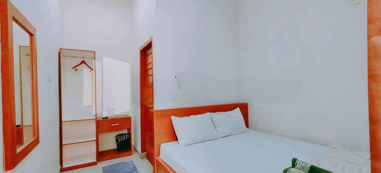 卡利达米特拉红门酒店-靠近沃诺萨里阿伦阿伦(Calida Hotel Mitra RedDoorz Near Alun Alun Wonosari)图片